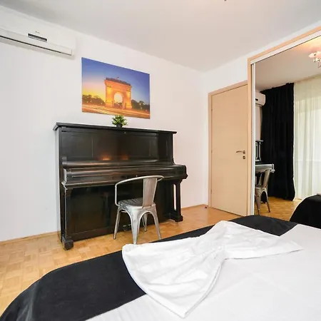 - Cismigiu Gardens Apartment *
